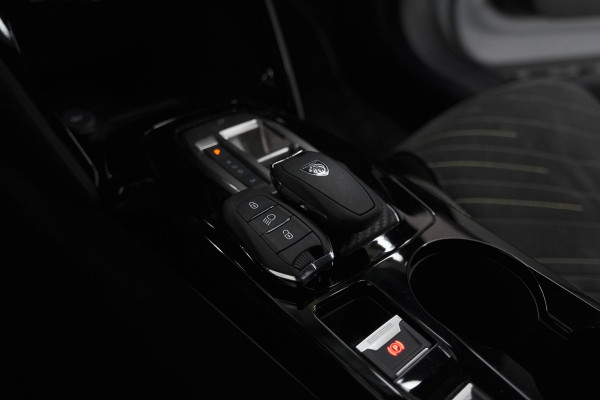 Peugeot 2008 PureTech 130 EAT8 GT | 360 Camera | Stoelmassage | Adaptieve Cruise Control | Dodehoekdetectie Peugeot 2008 PureTech 130 EAT8 GT | 360 Camera | Stoelmassage | Adaptieve Cruise Control | Dodehoekdetectie