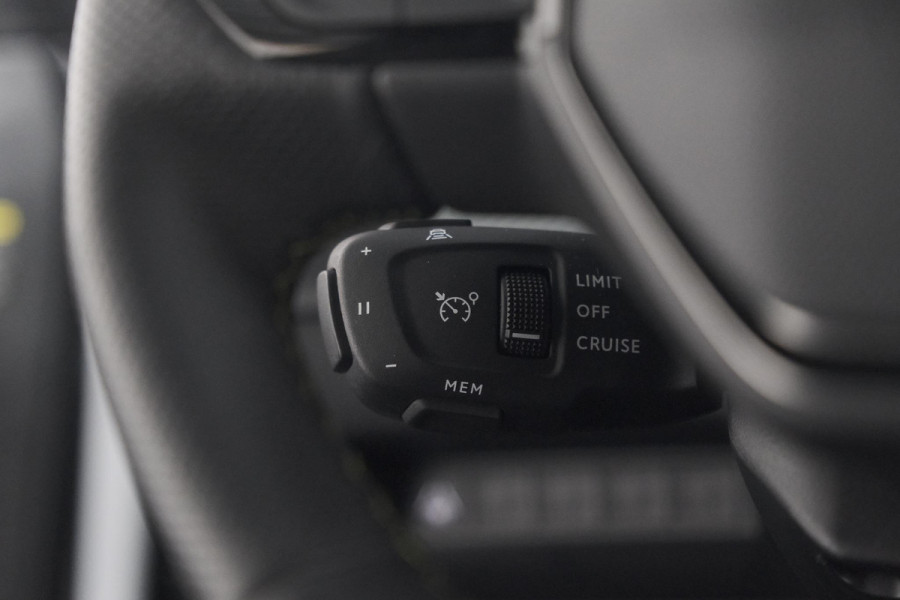 Peugeot 2008 PureTech 130 EAT8 GT | 360 Camera | Stoelmassage | Adaptieve Cruise Control | Dodehoekdetectie Peugeot 2008 PureTech 130 EAT8 GT | 360 Camera | Stoelmassage | Adaptieve Cruise Control | Dodehoekdetectie