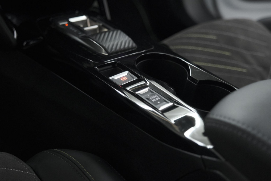 Peugeot 2008 PureTech 130 EAT8 GT | 360 Camera | Stoelmassage | Adaptieve Cruise Control | Dodehoekdetectie Peugeot 2008 PureTech 130 EAT8 GT | 360 Camera | Stoelmassage | Adaptieve Cruise Control | Dodehoekdetectie