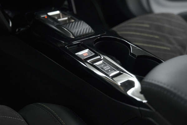 Peugeot 2008 PureTech 130 EAT8 GT | 360 Camera | Stoelmassage | Adaptieve Cruise Control | Dodehoekdetectie Peugeot 2008 PureTech 130 EAT8 GT | 360 Camera | Stoelmassage | Adaptieve Cruise Control | Dodehoekdetectie