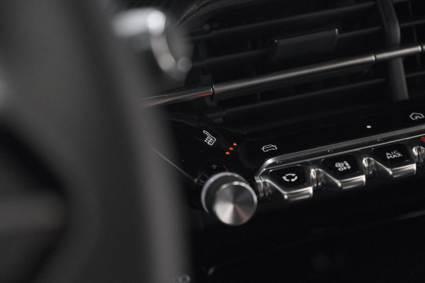 Peugeot 2008 PureTech 130 EAT8 GT | 360 Camera | Stoelmassage | Adaptieve Cruise Control | Dodehoekdetectie Peugeot 2008 PureTech 130 EAT8 GT | 360 Camera | Stoelmassage | Adaptieve Cruise Control | Dodehoekdetectie