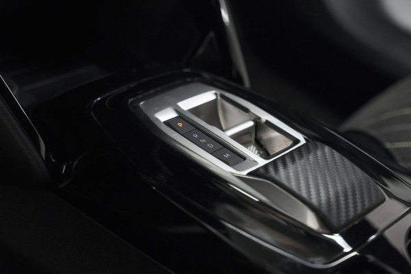 Peugeot 2008 PureTech 130 EAT8 GT | 360 Camera | Stoelmassage | Adaptieve Cruise Control | Dodehoekdetectie Peugeot 2008 PureTech 130 EAT8 GT | 360 Camera | Stoelmassage | Adaptieve Cruise Control | Dodehoekdetectie