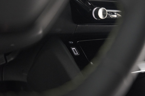 Peugeot 2008 PureTech 130 EAT8 GT | 360 Camera | Stoelmassage | Adaptieve Cruise Control | Dodehoekdetectie Peugeot 2008 PureTech 130 EAT8 GT | 360 Camera | Stoelmassage | Adaptieve Cruise Control | Dodehoekdetectie