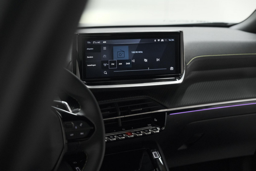 Peugeot 2008 PureTech 130 EAT8 GT | 360 Camera | Stoelmassage | Adaptieve Cruise Control | Dodehoekdetectie Peugeot 2008 PureTech 130 EAT8 GT | 360 Camera | Stoelmassage | Adaptieve Cruise Control | Dodehoekdetectie