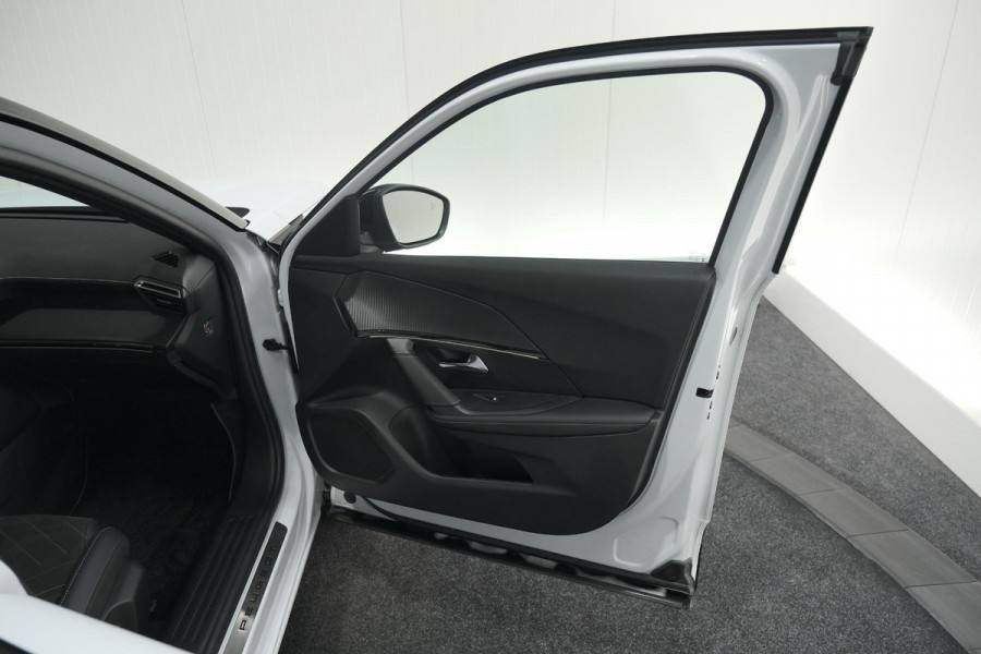 Peugeot 2008 PureTech 130 EAT8 GT | 360 Camera | Stoelmassage | Adaptieve Cruise Control | Dodehoekdetectie Peugeot 2008 PureTech 130 EAT8 GT | 360 Camera | Stoelmassage | Adaptieve Cruise Control | Dodehoekdetectie