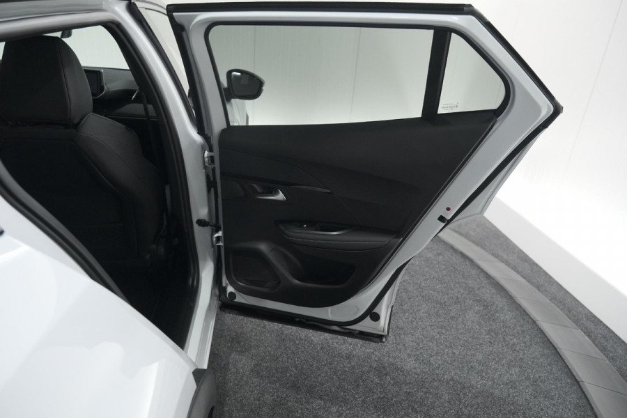 Peugeot 2008 PureTech 130 EAT8 GT | 360 Camera | Stoelmassage | Adaptieve Cruise Control | Dodehoekdetectie Peugeot 2008 PureTech 130 EAT8 GT | 360 Camera | Stoelmassage | Adaptieve Cruise Control | Dodehoekdetectie
