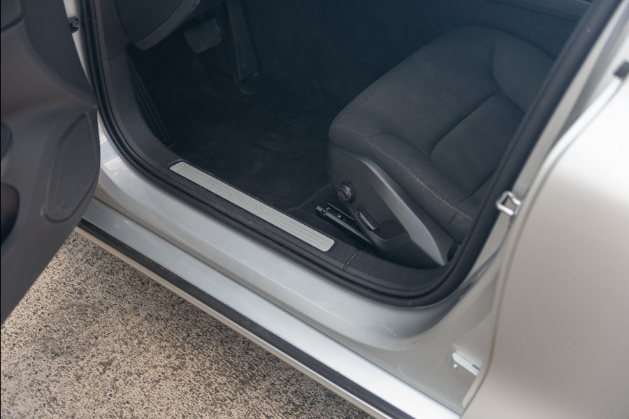 Volvo V60 B4 Aut. Business Pro Parkeercamera 197pk