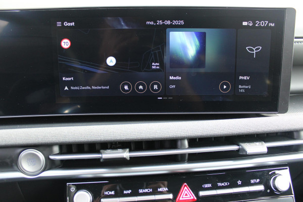 Hyundai Tucson 1.6 T-GDI PHEV 252PK 20TH ANNIVERSARY+SKY *NIEUW* | PANORAMISCH SCHUIF/KANTELDAK | STUUR / STOELVERWARMING | FULL LED KOPLAMPEN | HALF ALCANTARA / LEDER 20TH ANNIVERSARY DESIGN MET GROENE STIKSELS | NAVIGATIE | ADAPTIVE CRUISE CONTROL | DRAADLOOS APPLE CARPLAY / ANDROID AUTO | DRAADLOOS TELEFOONLADER | ELEKTRISCH BEDIENBARE ACHTERKLEP | DODEHOEK DETECTIE | 3 FASE CLIMATE CONTROL | KRELL PREMIUM AUDIO | 19"INCH 20TH ANNIVERSARY VELGEN | ZONWERING IN ACHTER PORTIEREN | PINE GREEN MATTE METALLIC LAK | DEURLIJSTEN MET LUXE AFWERKING | DAKRAILS ZWART |