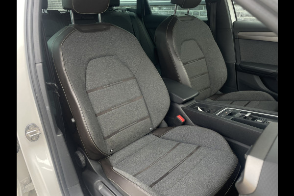 Seat Leon Sportstourer 1.5 eTSI Xcellence M-Hybrid | Elek Trekhaak | Sfeerverl. | LED | Carplay | Camera | Navi | Keyless | Adap. Cruise
