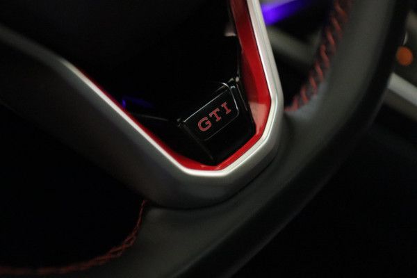 Volkswagen Golf 2.0 TSI GTI PANO/HUD/H&K/IQ/NAVI/CAM