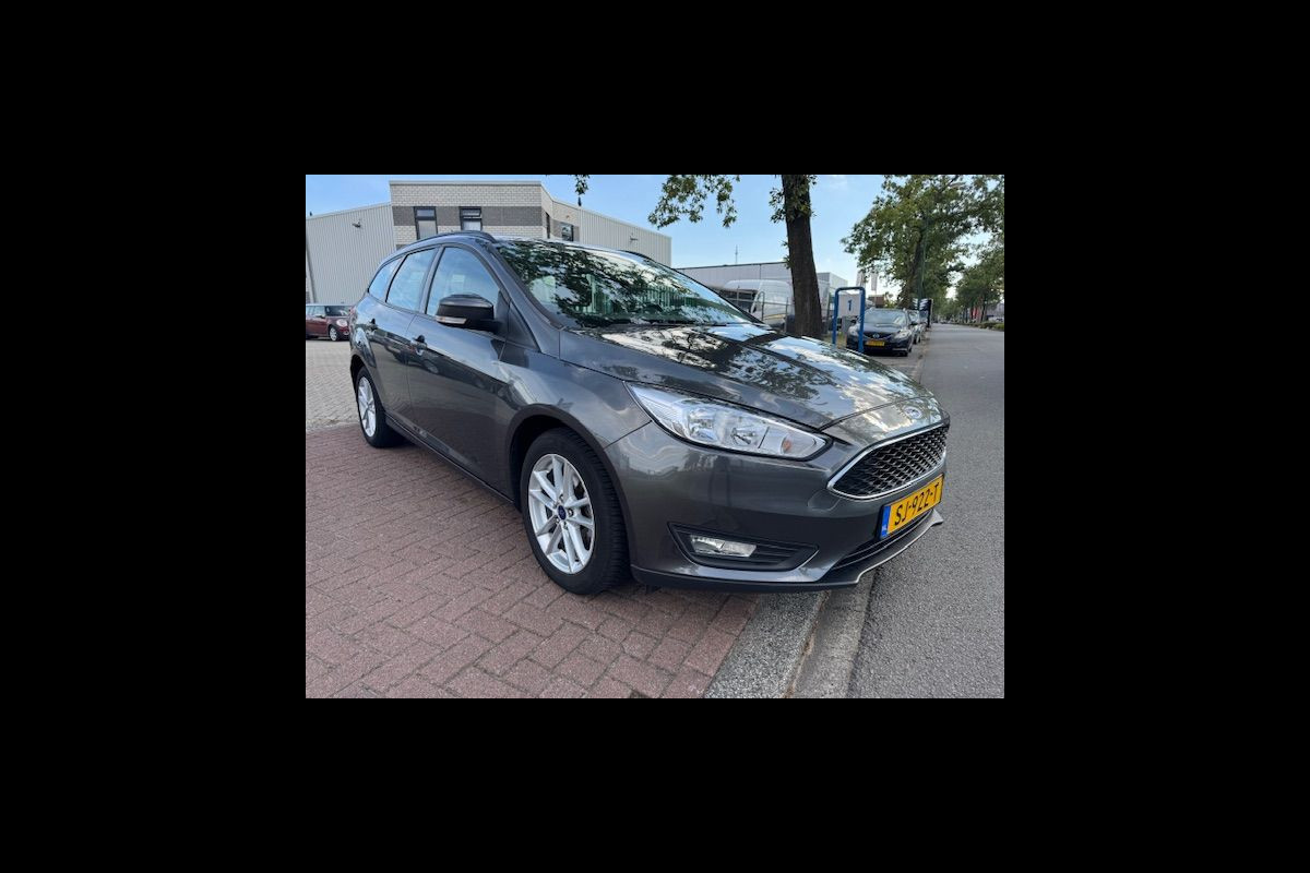 Ford FOCUS Wagon 1.0 Lease Edition Airco/ECC,Cruisecontrol,Navigatie Ford FOCUS Wagon 1.0 Lease Edition Airco/ECC,Cruisecontrol,Navigatie