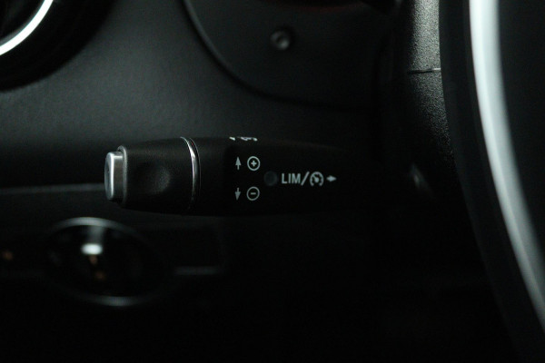 Mercedes-Benz CLA-Klasse 180 Ambition (ACHTERUITRIJCAMERA, CRUISE CONTROL, PARKEERSENSOREN, NAVIGATIE, BLUETOOTH, AIRCO)