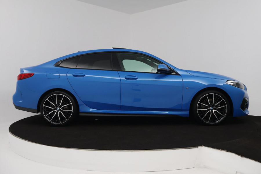 BMW 2 Serie Gran Coupé 218i Executive Edition (PANORAMADAK, SFEERVERLICHTING, PARKEERSENSOREN, CRUISE, DEALER ONDERHOUDEN) )
