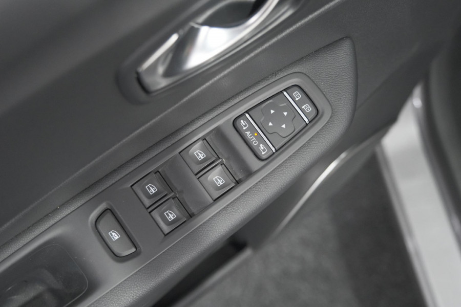Renault Captur TCe 120 Intens | Camera | Dodehoekdetectie | Navigatie | Stoelverwarming | Parkeersensoren