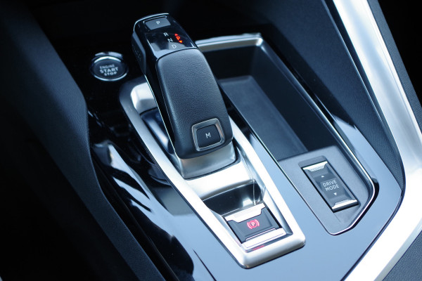 Peugeot 3008 1.2 PureTech 130 PK Automaat Allure, Stoelverwarming, Carplay, Keyless, LED
