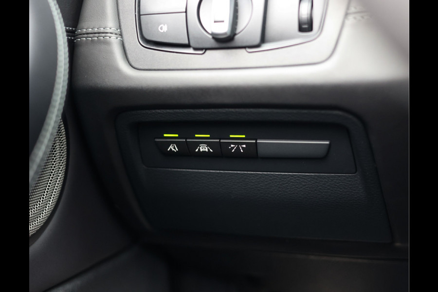 BMW M4 Cabrio Competition | Airscarf - HUD - Dealer odh.