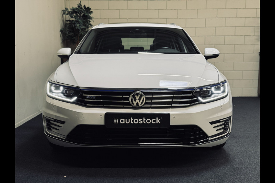 Volkswagen Passat Variant 1.4 TSI GTE | Panorama | Trekhaak | Massage