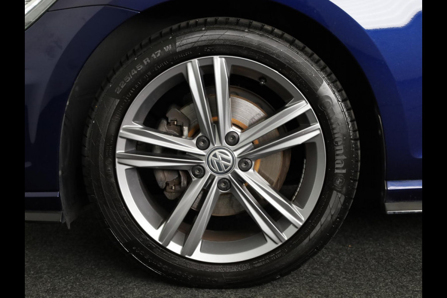 Volkswagen GOLF Variant 1.5 TSI Highline Business R 150 pk Automaat | Navigatie | Parkeersensoren | Achteruitrijcamera | Adaptieve cruise control | R-Line |