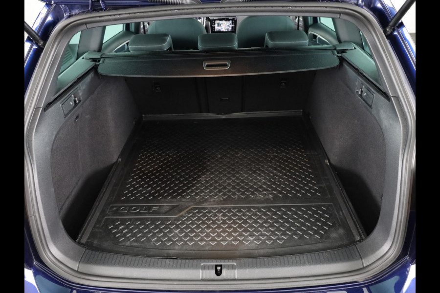 Volkswagen GOLF Variant 1.5 TSI Highline Business R 150 pk Automaat | Navigatie | Parkeersensoren | Achteruitrijcamera | Adaptieve cruise control | R-Line |