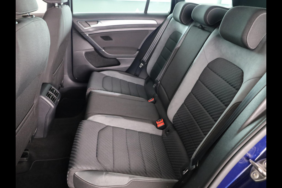 Volkswagen GOLF Variant 1.5 TSI Highline Business R 150 pk Automaat | Navigatie | Parkeersensoren | Achteruitrijcamera | Adaptieve cruise control | R-Line |