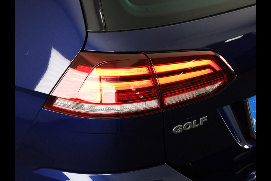 Volkswagen GOLF Variant 1.5 TSI Highline Business R 150 pk Automaat | Navigatie | Parkeersensoren | Achteruitrijcamera | Adaptieve cruise control | R-Line |