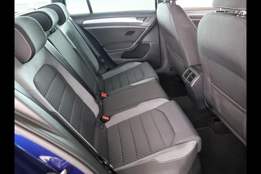 Volkswagen GOLF Variant 1.5 TSI Highline Business R 150 pk Automaat | Navigatie | Parkeersensoren | Achteruitrijcamera | Adaptieve cruise control | R-Line |