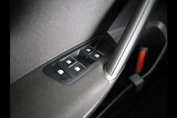 Volkswagen GOLF Variant 1.5 TSI Highline Business R 150 pk Automaat | Navigatie | Parkeersensoren | Achteruitrijcamera | Adaptieve cruise control | R-Line |