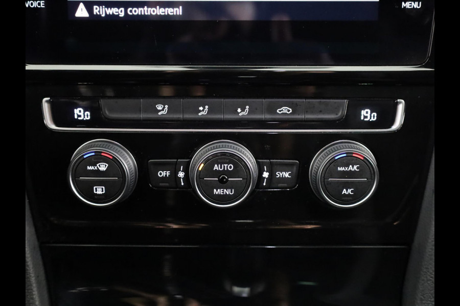 Volkswagen GOLF Variant 1.5 TSI Highline Business R 150 pk Automaat | Navigatie | Parkeersensoren | Achteruitrijcamera | Adaptieve cruise control | R-Line |