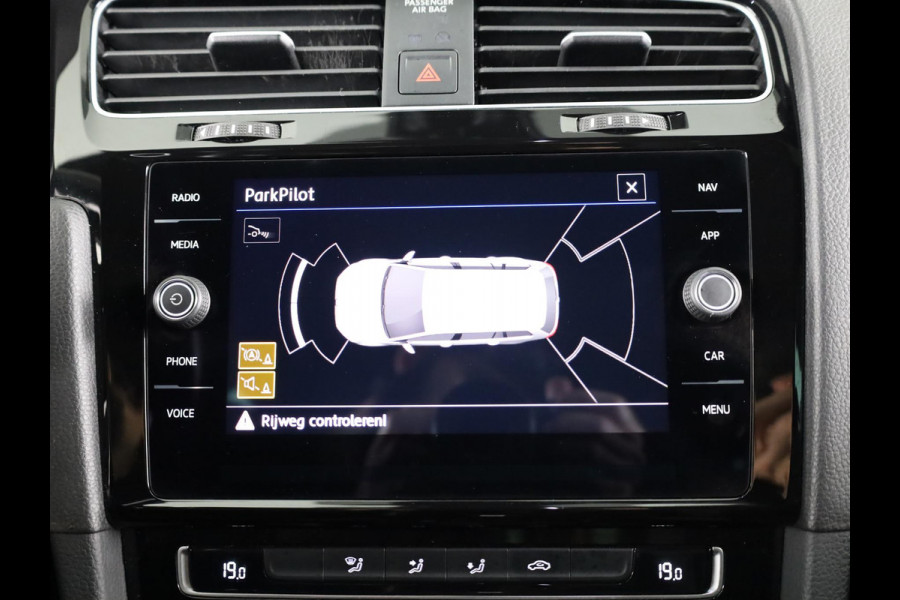 Volkswagen GOLF Variant 1.5 TSI Highline Business R 150 pk Automaat | Navigatie | Parkeersensoren | Achteruitrijcamera | Adaptieve cruise control | R-Line |