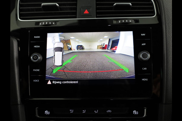 Volkswagen GOLF Variant 1.5 TSI Highline Business R 150 pk Automaat | Navigatie | Parkeersensoren | Achteruitrijcamera | Adaptieve cruise control | R-Line |