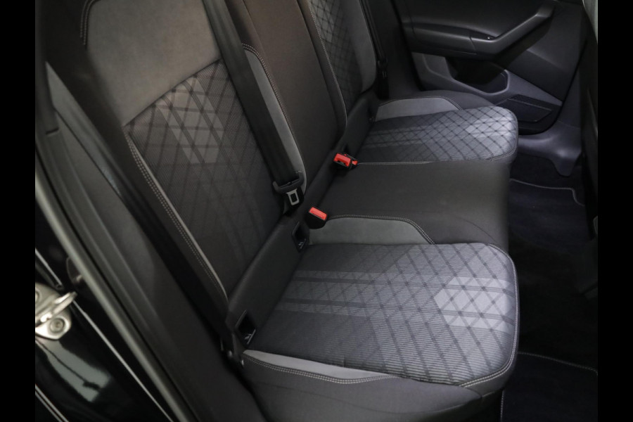 Volkswagen Polo 1.0 TSI R-Line 95 pk Automaat (DSG) | Verlengde garantie | Navigatie via App | Parkeersensoren | Matrix LED koplampen | Adaptieve cruise control | R-Line |