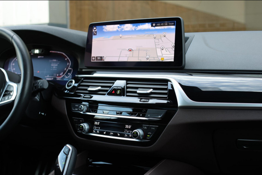 BMW 5 Serie Touring 530e xDrive M-Sport *Pano*Laser*Camera*Head-Up*Trekhaak*