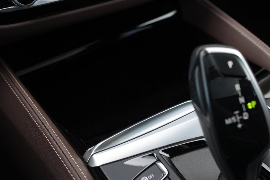 BMW 5 Serie Touring 530e xDrive M-Sport *Pano*Laser*Camera*Head-Up*Trekhaak*