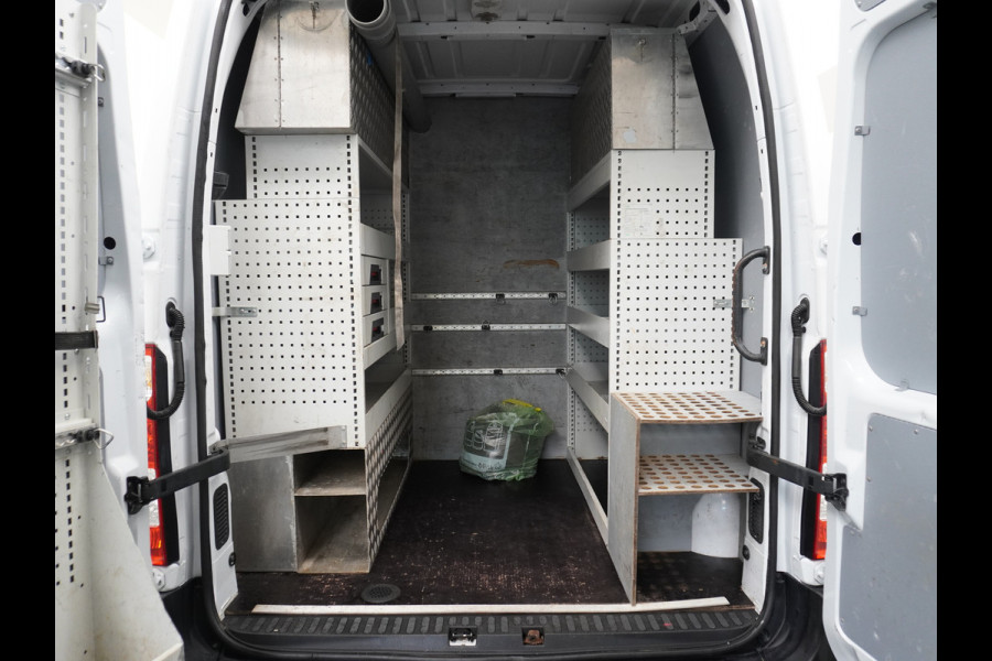 Opel Movano 2.3CDTI L2H2 Airco Navi Trekhaak 3-Persoons Cruise Control Pdc Bluetooth Kasten-inrichting Regen-Lichtsensor Schuifdeur Betonplex Vloer Wandbetimmering Euro 6 1e Eigenaar 2.500kg Trekgewicht