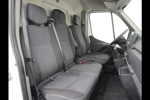 Opel Movano 2.3CDTI L2H2 Airco Navi Trekhaak 3-Persoons Cruise Control Pdc Bluetooth Kasten-inrichting Regen-Lichtsensor Schuifdeur Betonplex Vloer Wandbetimmering Euro 6 1e Eigenaar 2.500kg Trekgewicht