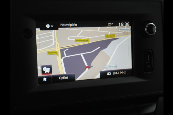 Opel Movano 2.3CDTI L2H2 Airco Navi Trekhaak 3-Persoons Cruise Control Pdc Bluetooth Kasten-inrichting Regen-Lichtsensor Schuifdeur Betonplex Vloer Wandbetimmering Euro 6 1e Eigenaar 2.500kg Trekgewicht