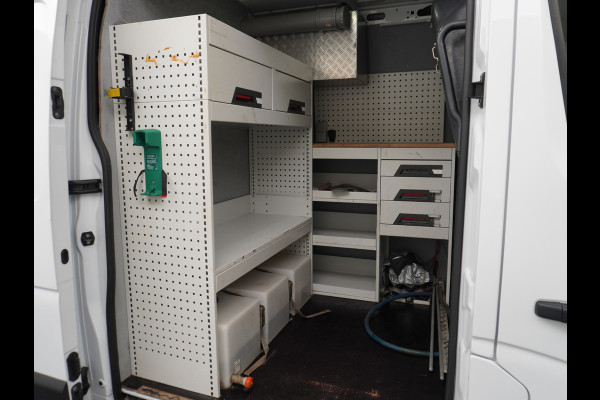 Opel Movano 2.3CDTI L2H2 Airco Navi Trekhaak 3-Persoons Cruise Control Pdc Bluetooth Kasten-inrichting Regen-Lichtsensor Schuifdeur Betonplex Vloer Wandbetimmering Euro 6 1e Eigenaar 2.500kg Trekgewicht