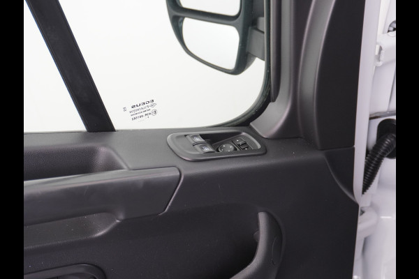 Opel Movano 2.3CDTI L2H2 Airco Navi Trekhaak 3-Persoons Cruise Control Pdc Bluetooth Kasten-inrichting Regen-Lichtsensor Schuifdeur Betonplex Vloer Wandbetimmering Euro 6 1e Eigenaar 2.500kg Trekgewicht
