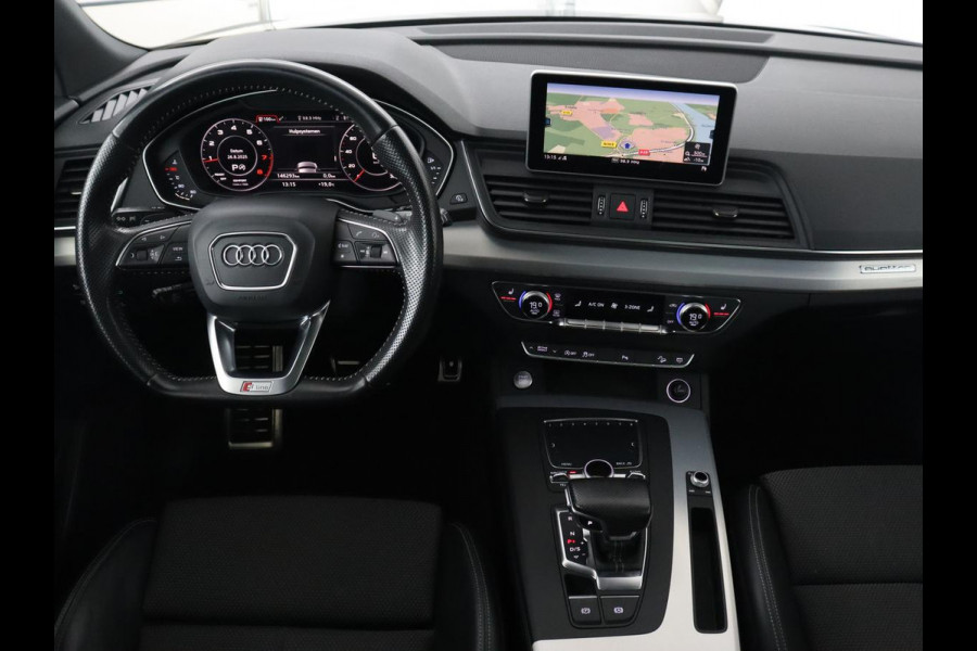 Audi Q5 2.0 TFSI quattro S Line | Panoramadak | Stoelverwarming | Adaptive cruise | Trekhaak | Virtual Cockpit | Carplay | Keyless | 20'' | Half leder | Navigatie | Full LED | Parkeerhulp