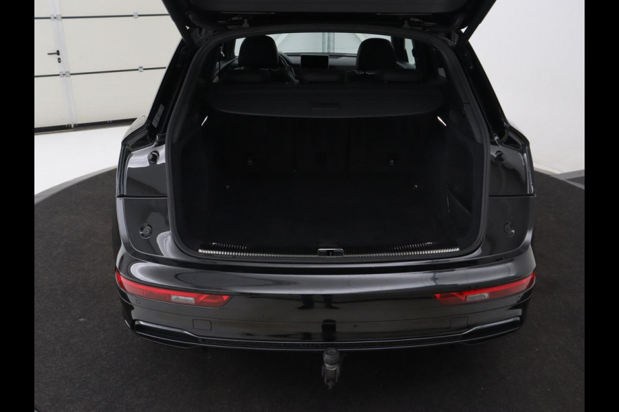 Audi Q5 2.0 TFSI quattro S Line | Panoramadak | Stoelverwarming | Adaptive cruise | Trekhaak | Virtual Cockpit | Carplay | Keyless | 20'' | Half leder | Navigatie | Full LED | Parkeerhulp