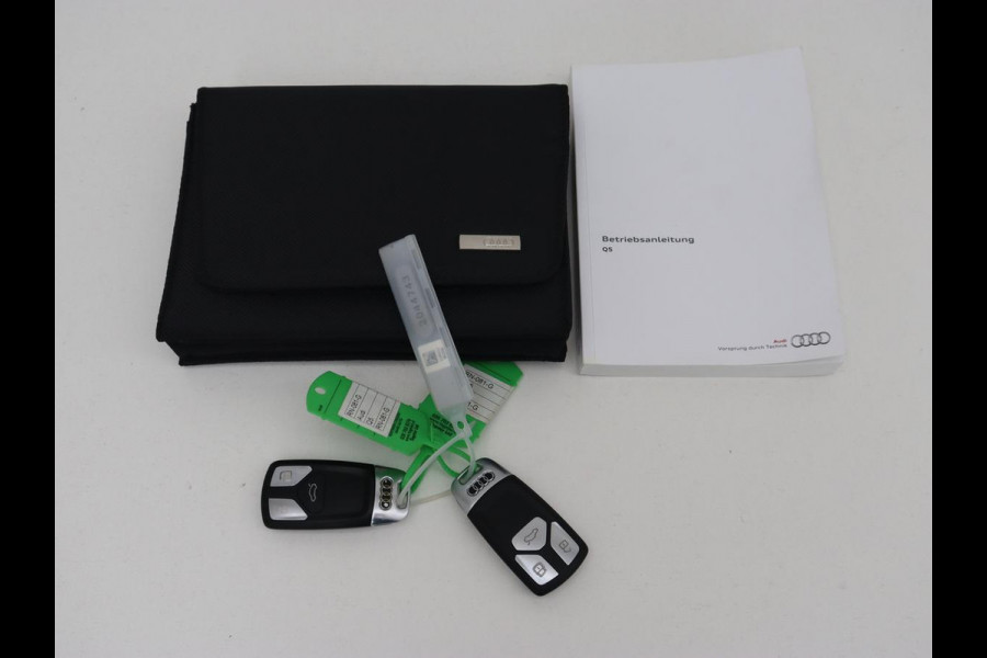 Audi Q5 2.0 TFSI quattro S Line | Panoramadak | Stoelverwarming | Adaptive cruise | Trekhaak | Virtual Cockpit | Carplay | Keyless | 20'' | Half leder | Navigatie | Full LED | Parkeerhulp