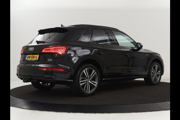Audi Q5 2.0 TFSI quattro S Line | Panoramadak | Stoelverwarming | Adaptive cruise | Trekhaak | Virtual Cockpit | Carplay | Keyless | 20'' | Half leder | Navigatie | Full LED | Parkeerhulp