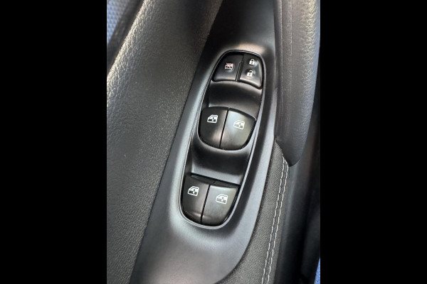 Nissan QASHQAI 1.2 N-Connecta - Navigatie I Airco I Xenon I PDC/Achteruitrij Camera I 18" Sport velgen I Dealer onderhouden