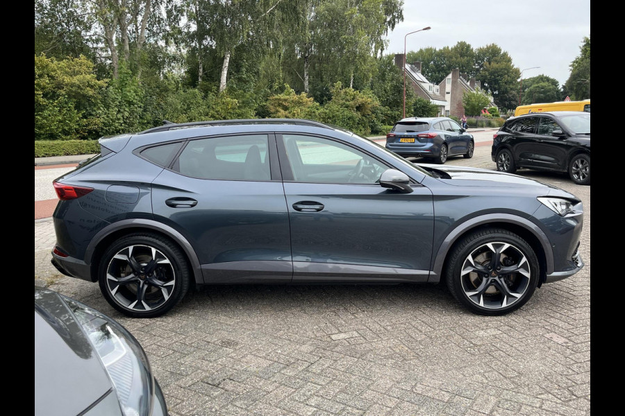 CUPRA Formentor 1.4 e-Hybrid VZ Performance PHEV 245pk | Wegklapbare trekhaak | Leder | Stoelverwarming | Virtual cockpit | 360° camerasysteem | Adaptive cruise control