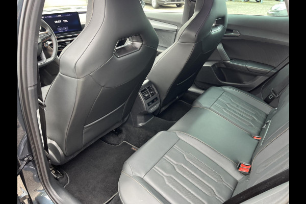CUPRA Formentor 1.4 e-Hybrid VZ Performance PHEV 245pk | Wegklapbare trekhaak | Leder | Stoelverwarming | Virtual cockpit | 360° camerasysteem | Adaptive cruise control