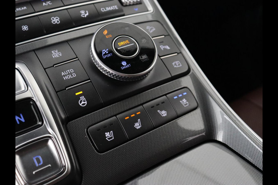 Hyundai Santa Fe 1.6 T-GDI PHEV Premium Sky | Panoramadak | Leder | Stoelventilatie | 360 Camera | Carplay | Head-Up | Memory | Achterbankverwarming | Navigatie | Krell Audio | Plug In