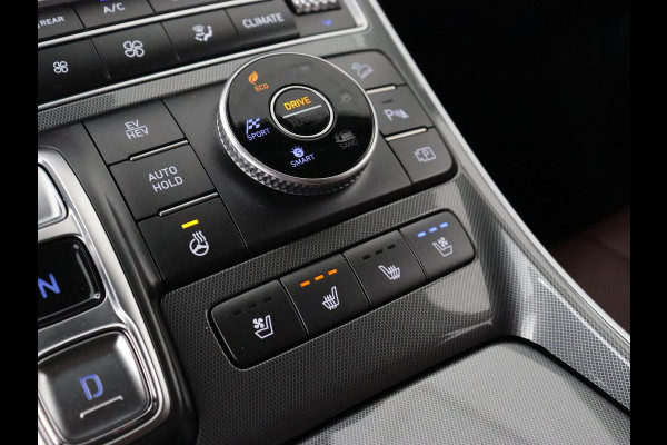 Hyundai Santa Fe 1.6 T-GDI PHEV Premium Sky | Panoramadak | Leder | Stoelventilatie | 360 Camera | Carplay | Head-Up | Memory | Achterbankverwarming | Navigatie | Krell Audio | Plug In