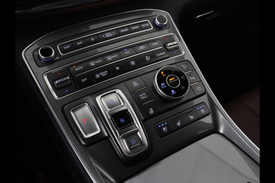 Hyundai Santa Fe 1.6 T-GDI PHEV Premium Sky | Panoramadak | Leder | Stoelventilatie | 360 Camera | Carplay | Head-Up | Memory | Achterbankverwarming | Navigatie | Krell Audio | Plug In