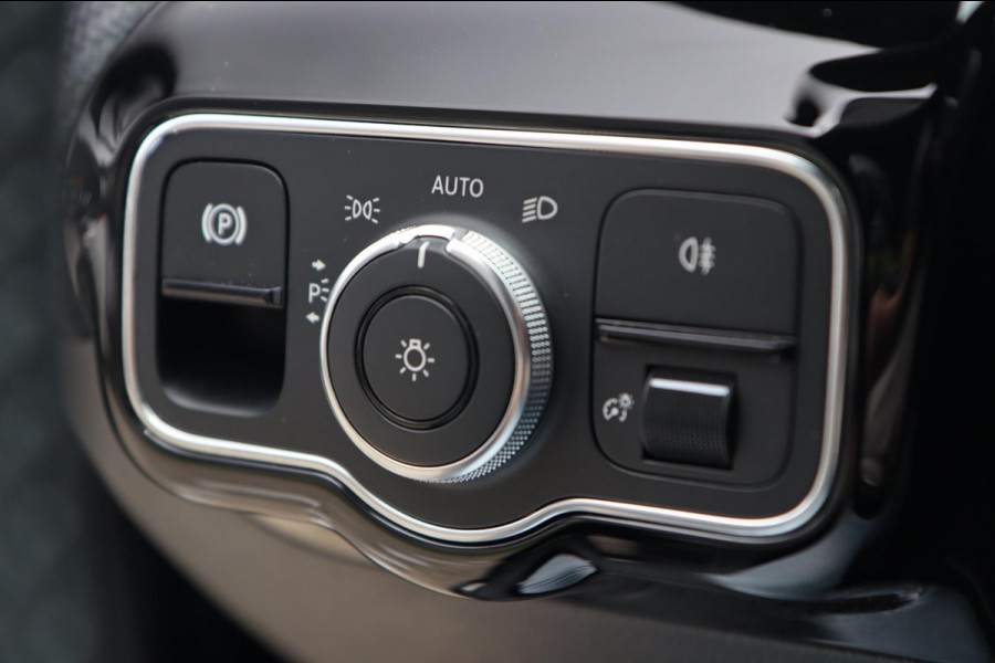 Mercedes-Benz A-Klasse 160 / NAP / PANODAK / CAMERA / CARPLAY / WIDE SCREEN
