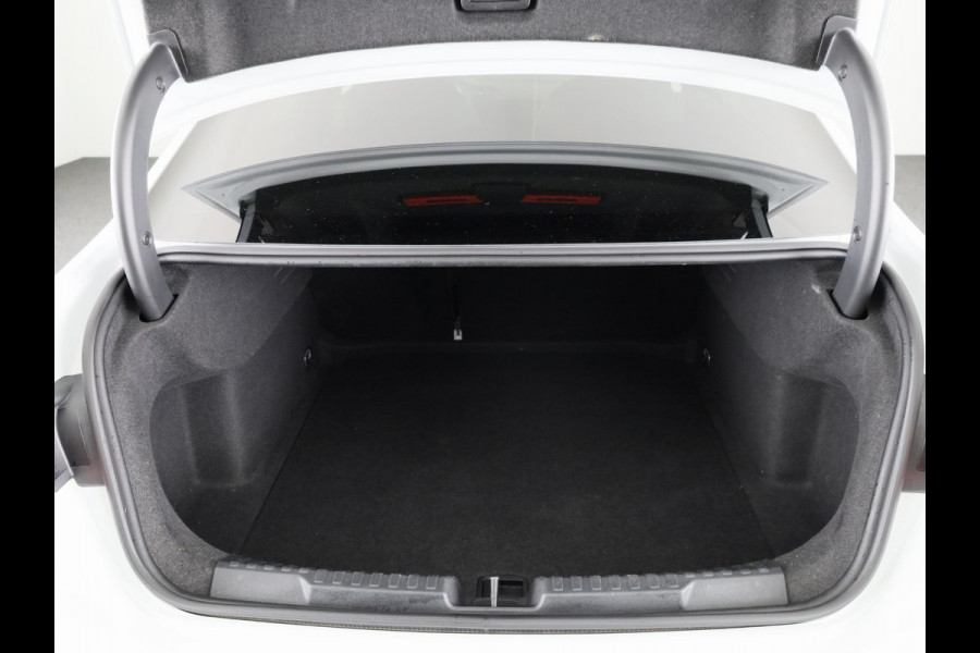 Audi A3 Limousine 30 TFSI S edition 110pk | 18 inch lichtmetalen velgen | Zwart dak | Verlengde garantie | Navigatie